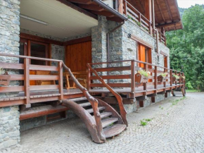 Гостиница The chalet is situated in a quiet and sunny area of Antey Saint Andr  Анте-Сент-Андре